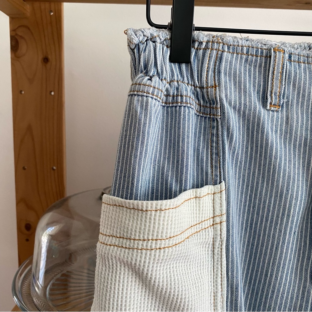 POL Light Blue Denim Cargo Jeans with Cream Pockets - Picture 7 of 16